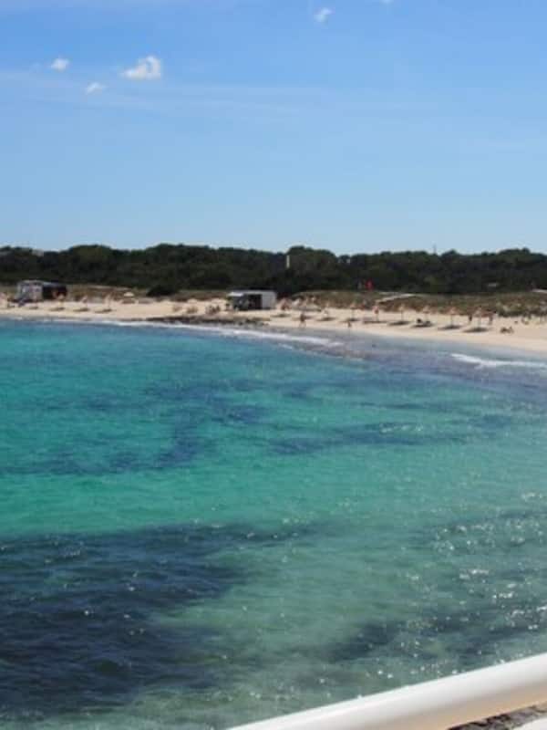 Una spiaggia nelle vicinanze