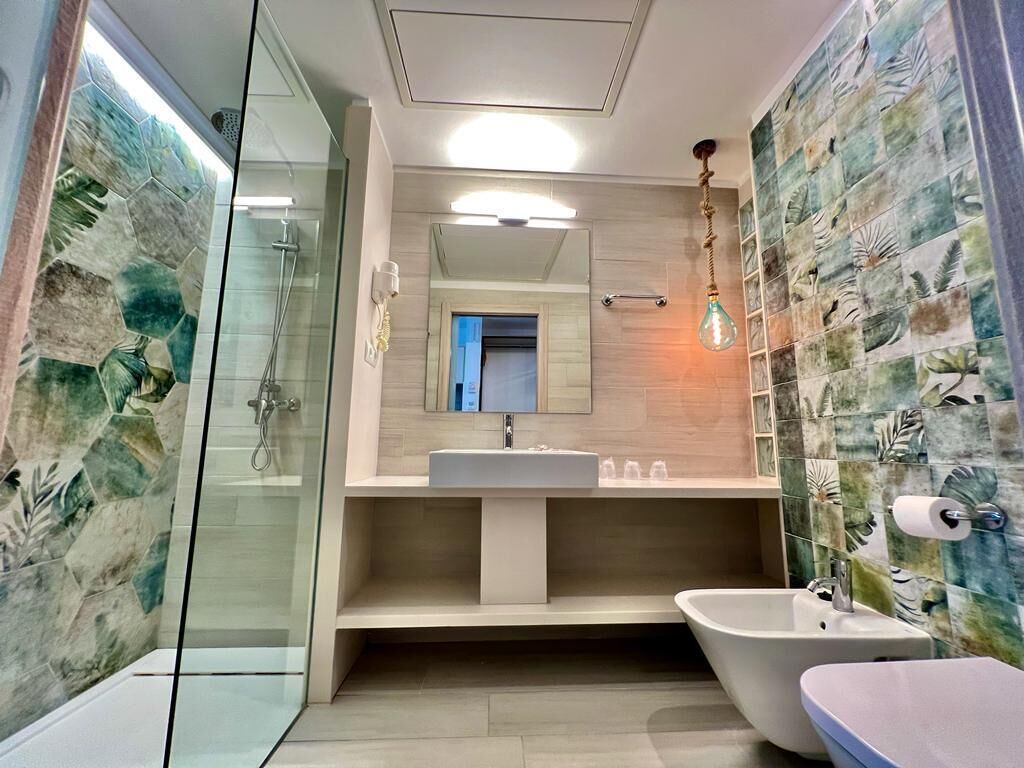 premium room, balcony, partial ocean view | bathroom | free toiletries, towels