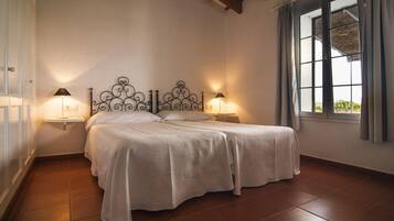 Standard Apartment, 1 Bedroom | Soundproofing, WiFi (free), bed sheets