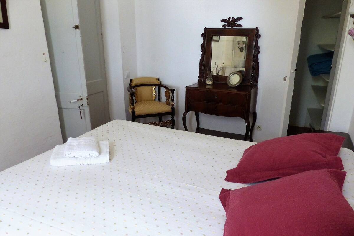 1 bedroom, soundproofing, rollaway beds, free WiFi