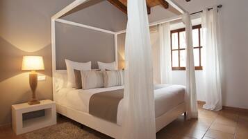 2 bedrooms, in-room safe, laptop workspace, blackout curtains