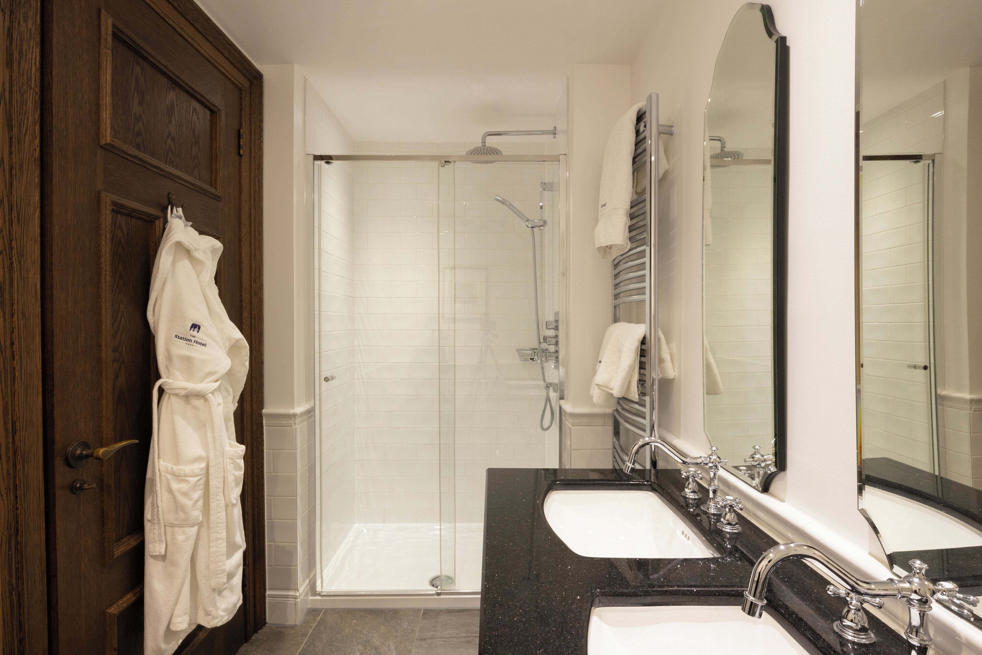 master suite | bathroom | free toiletries, towels