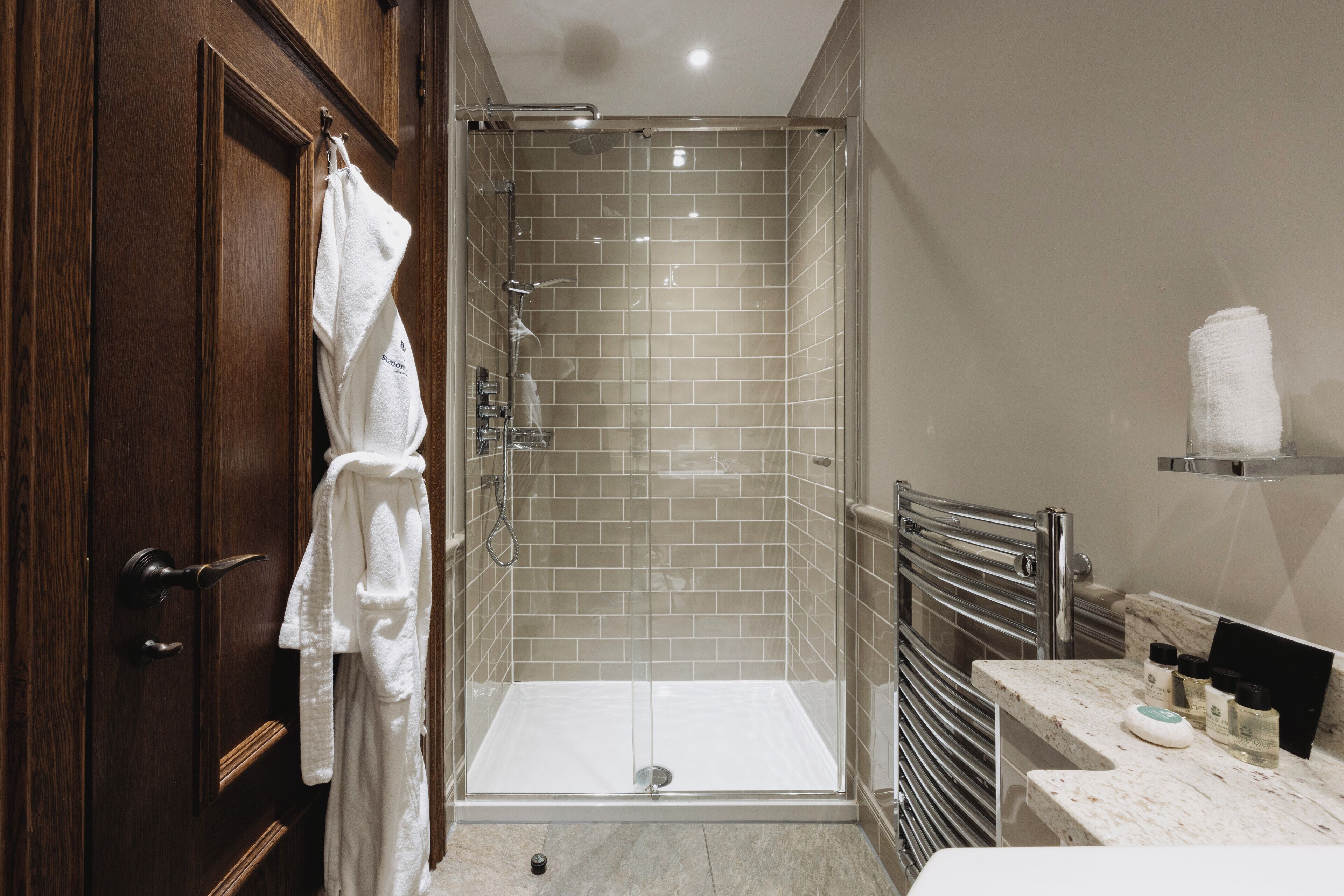 free toiletries, towels