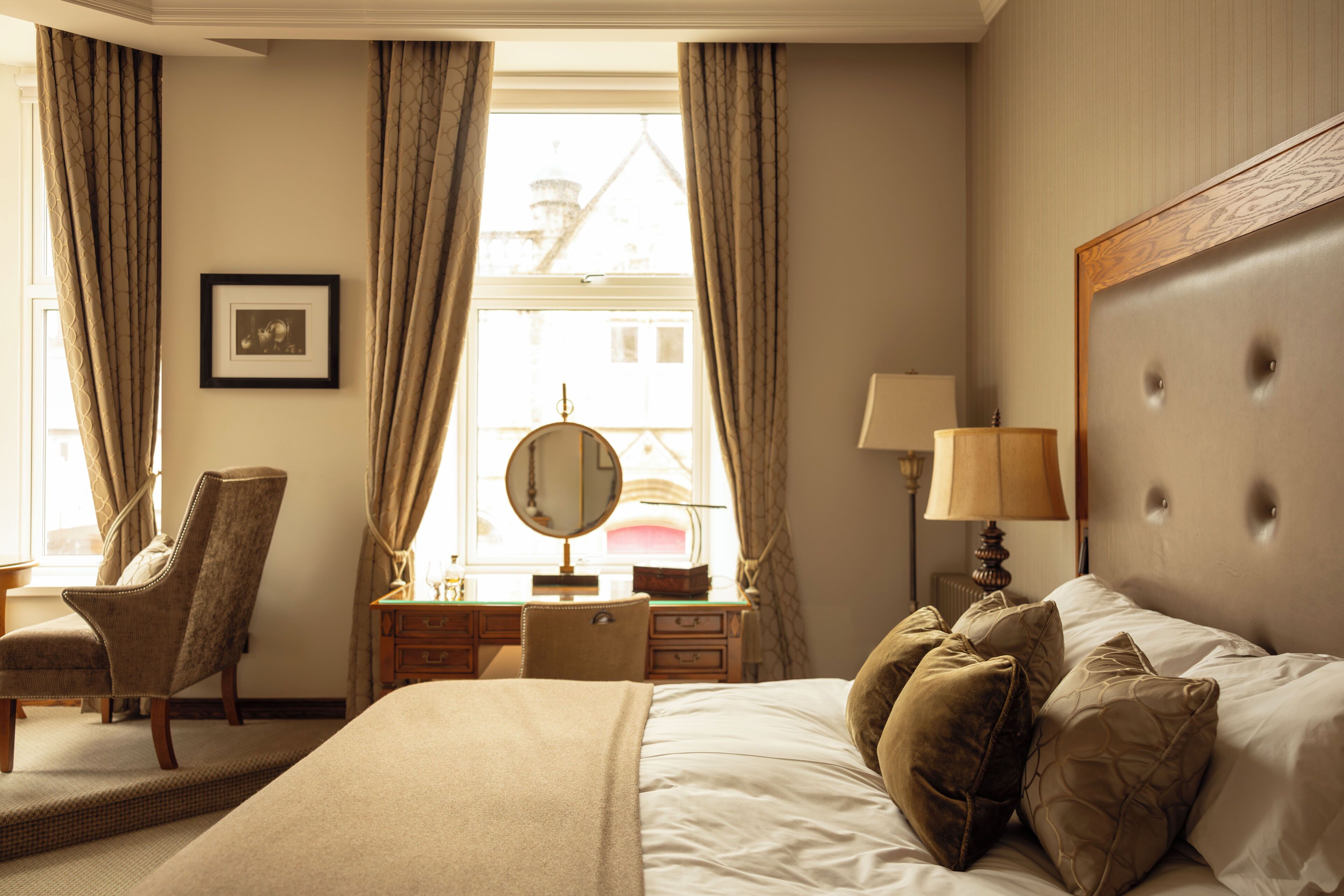 junior suite | 1 bedroom, in-room safe, free wifi, bed sheets
