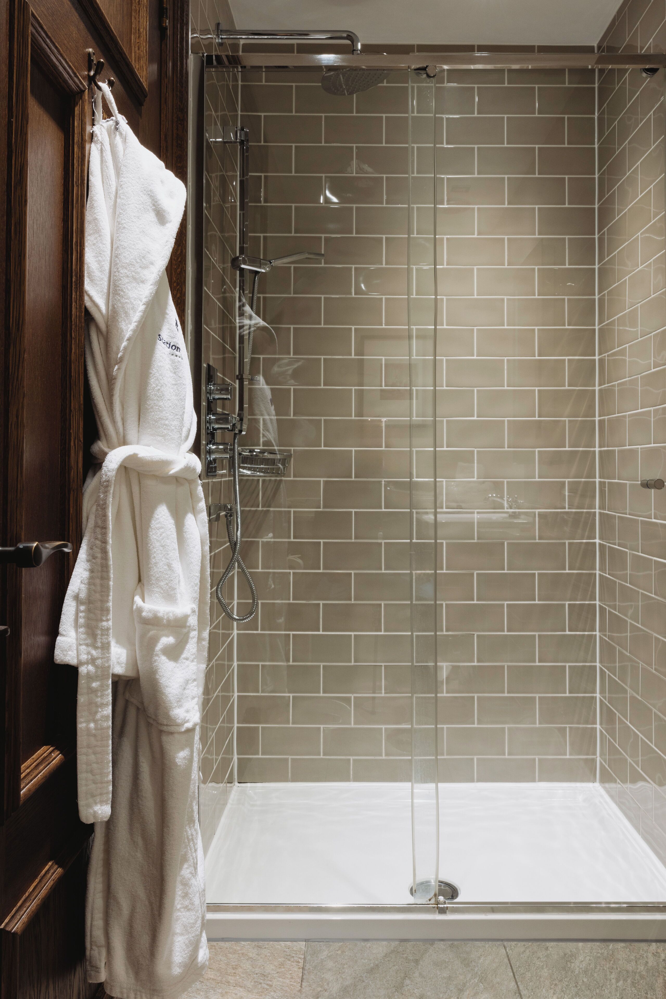 free toiletries, towels