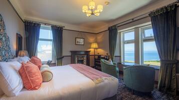 Premium bedding, in-room safe, individually decorated