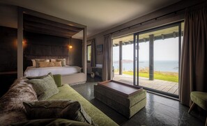 Suite Junior, vista mare | Biancheria da letto di alta qualità, una cassaforte in camera