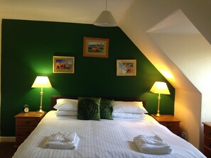 Standard Double Room, 1 Double Bed | Free cots/infant beds, rollaway beds, free WiFi, bed sheets - The Taynuilt Inn (Taynuilt)