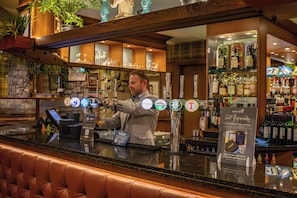 2 bars/lounges - The Loans Inn (Troon)