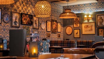 Breakfast, lunch, brunch served; British cuisine