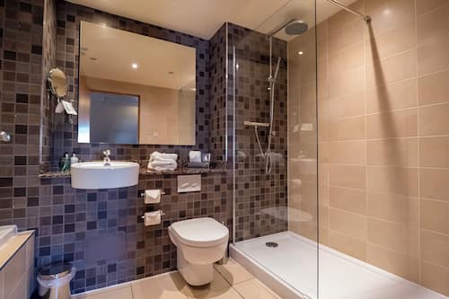 Junior-Zimmer | Badezimmer | Handtücher