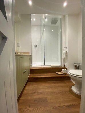 Classic Double Room, Ensuite | Bathroom - The Bell At Skenfrith (Abergavenny)