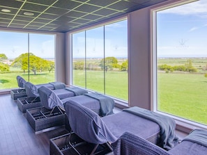 Sauna, steam room, body treatments, hot stone massages - The Kinmel & Kinspa (Abergele)