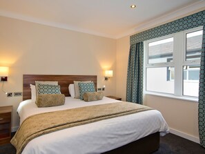 Escriptori, planxa i posts de planxar, wifi gratuïta i roba de llit 