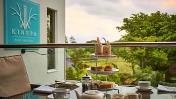 Daily English breakfast (GBP 15.00 per person)