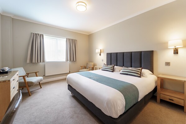 Escritorio y espacio para trabajar con laptop