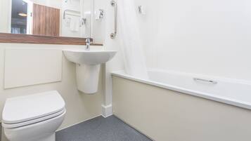 Un baño moderno con inodoro, lavamanos y bañera.