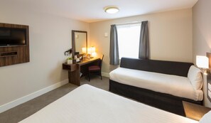 Family Oda | Masa, ütü/ütü masası, ücretsiz kablosuz İnternet, çarşaf takımı