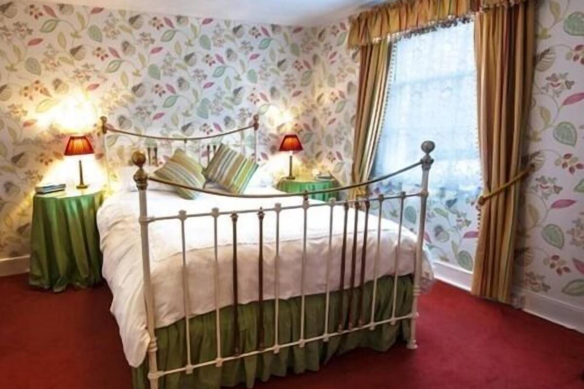 double room, ensuite (bath - 2 & 11)