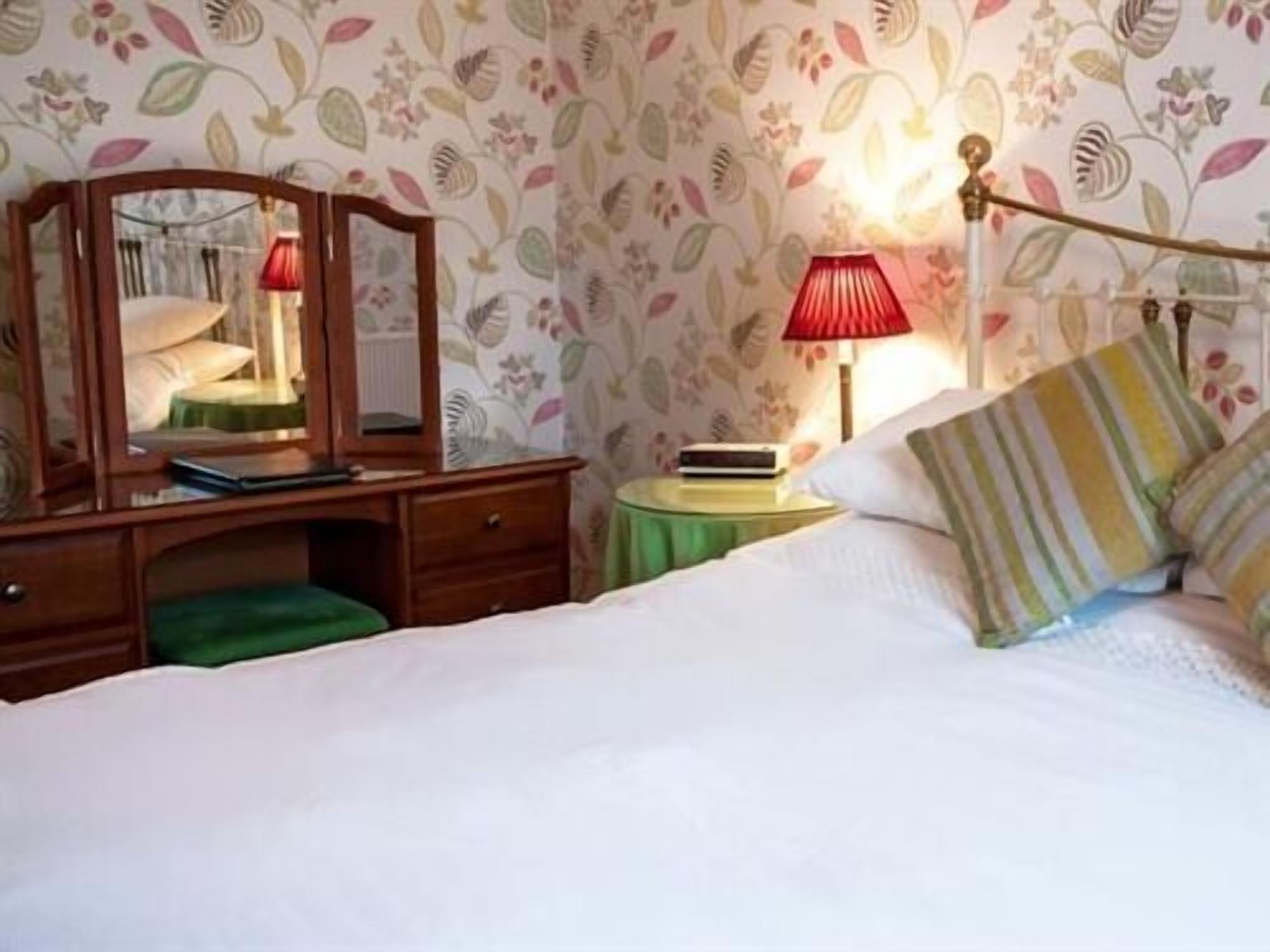double room, ensuite (bath - 2 & 11)