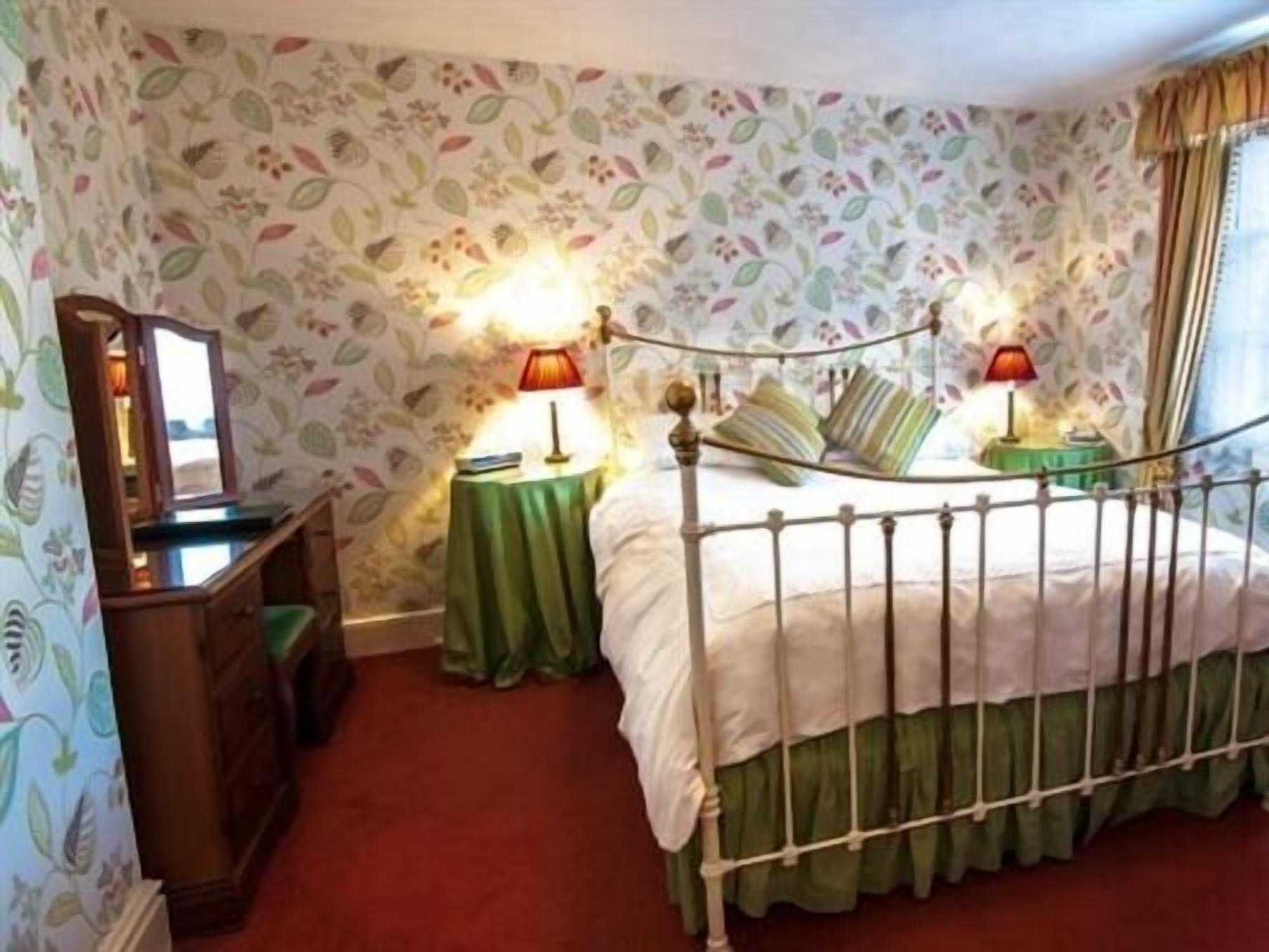 double room, ensuite (bath - 2 & 11)