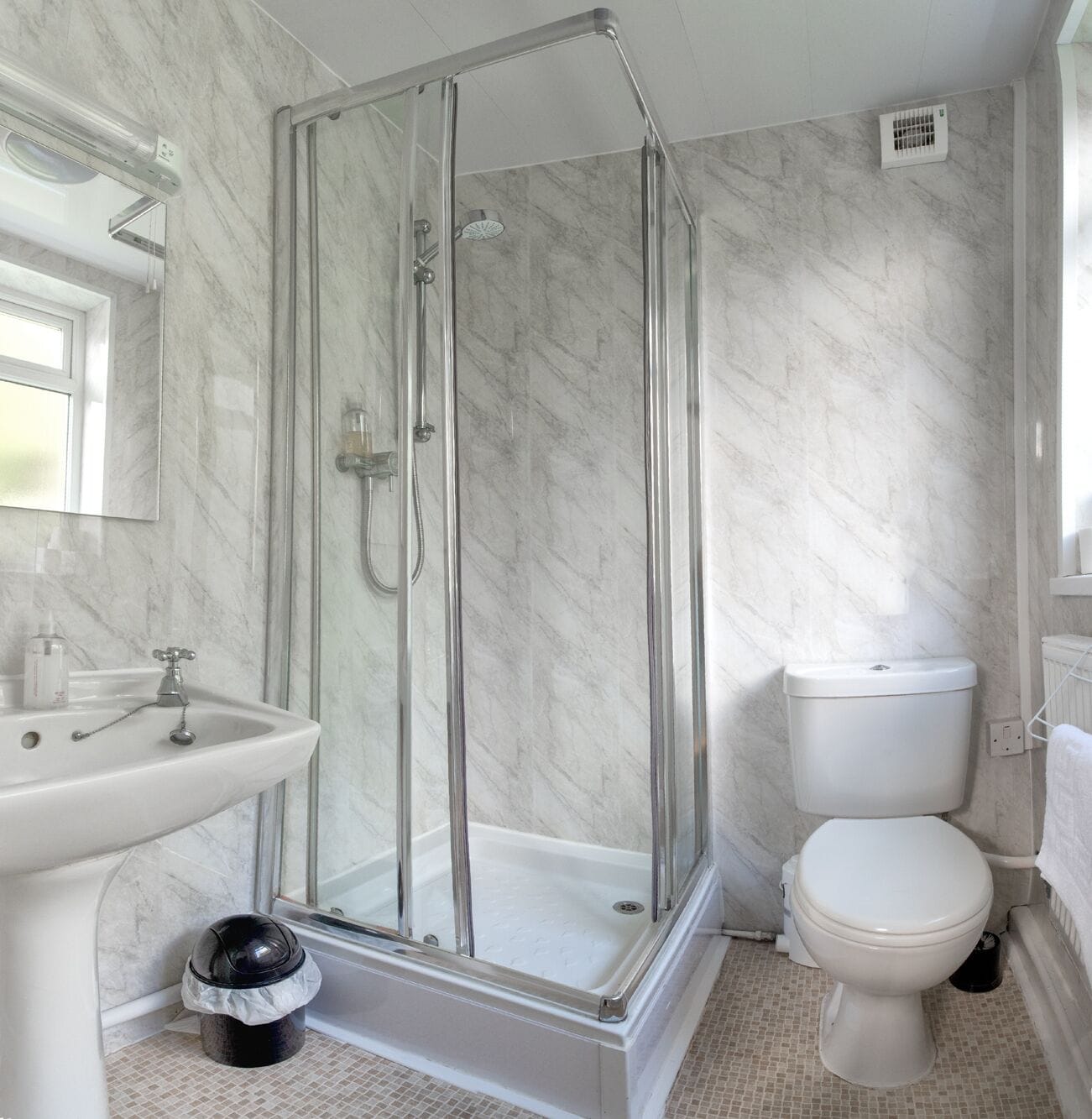 Twin Room, 2 Twin Beds, Ensuite ( Room 12) | Bathroom | Eco-friendly toiletries, hair dryer, towels