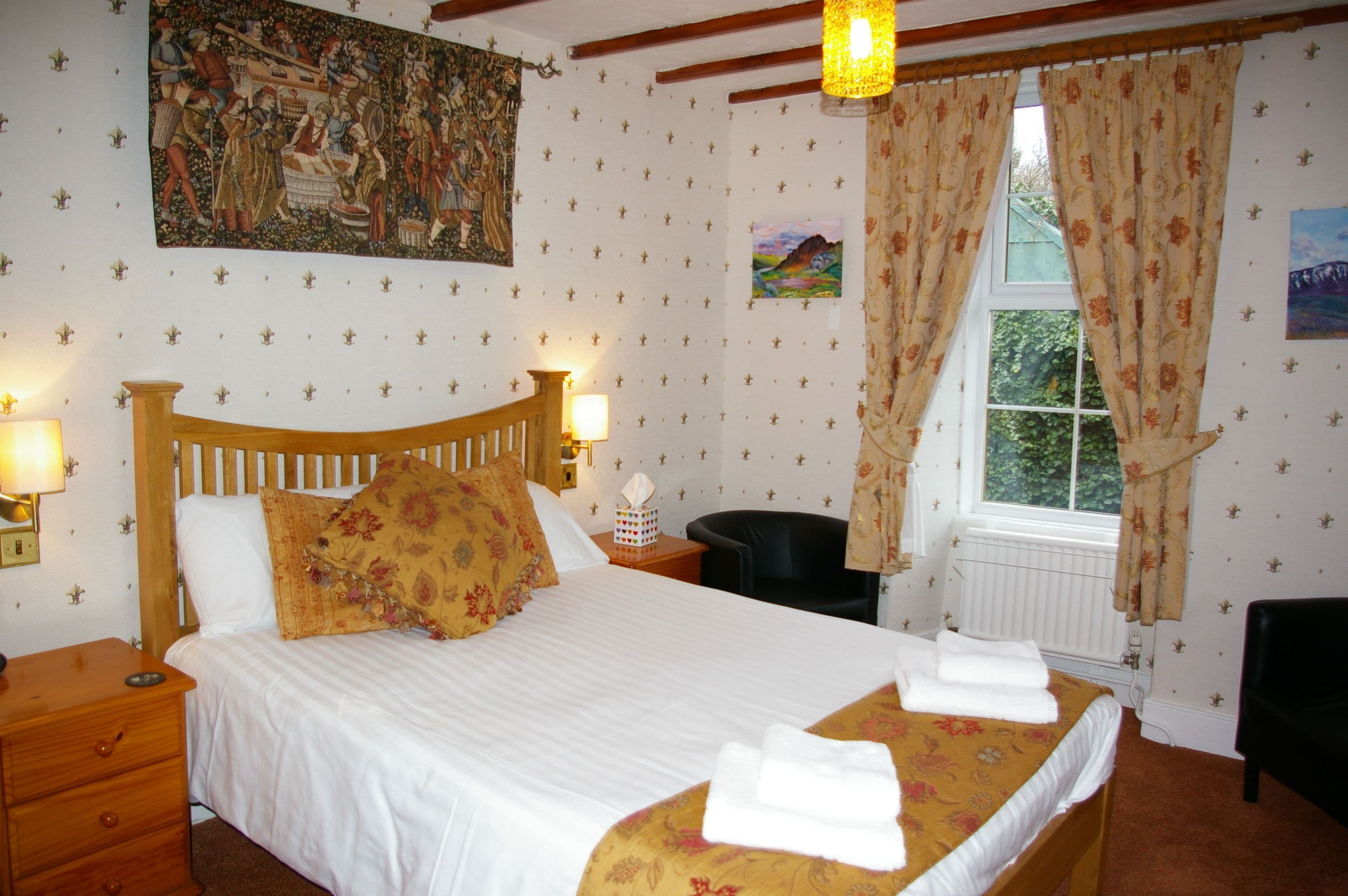 Double Room, 1 Double Bed, Bathtub (Room 1) | Individually decorated, individually furnished, iron/ironing board