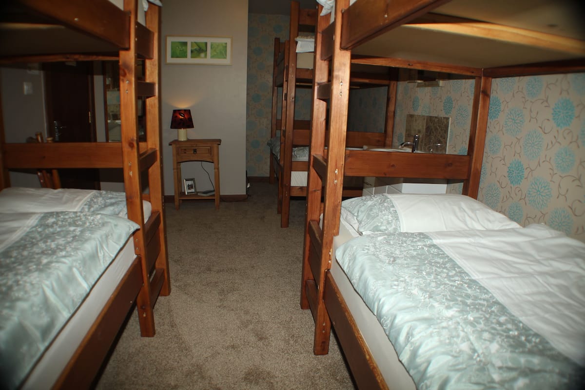 Soundproofing, free WiFi, bed sheets