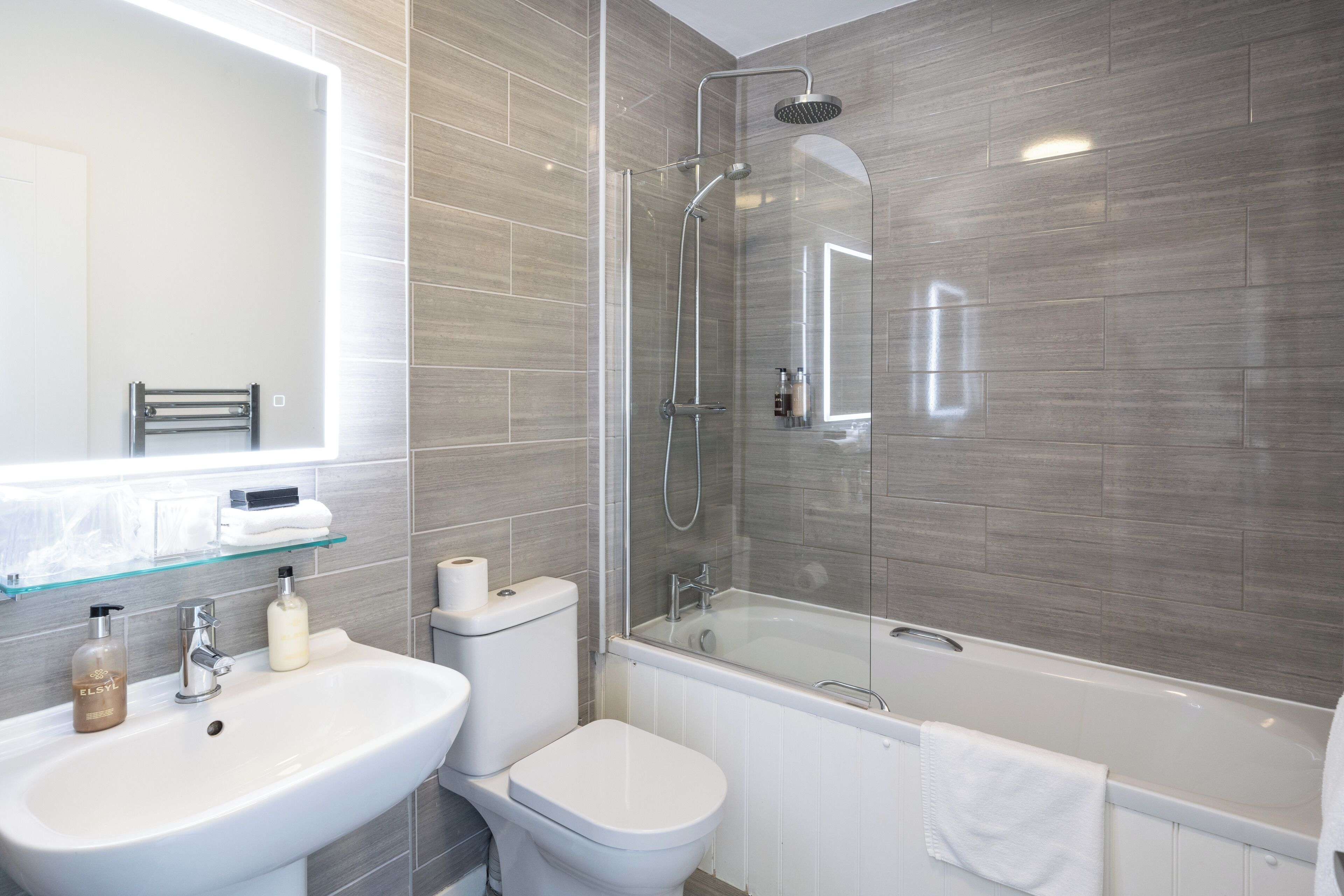 double or twin room, balcony, sea view | bathroom | free toiletries, hair dryer, bathrobes, slippers