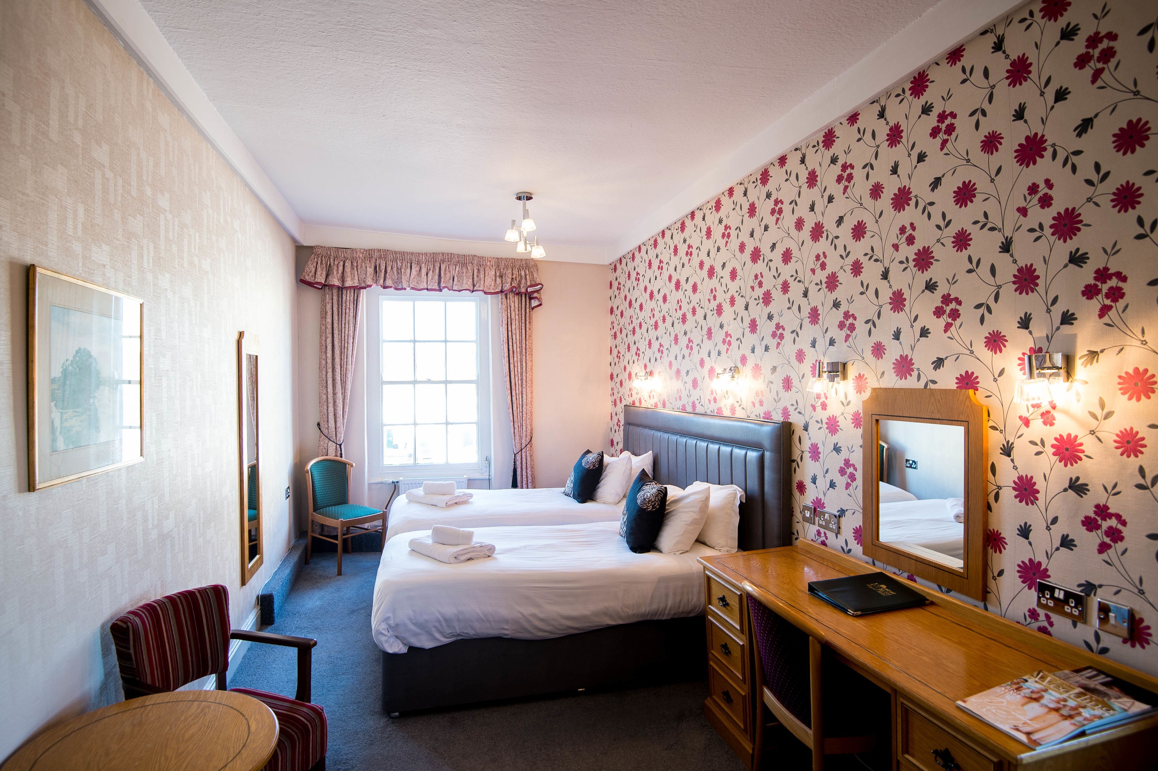 standard twin room | 5 bedrooms, desk, free wifi, bed sheets