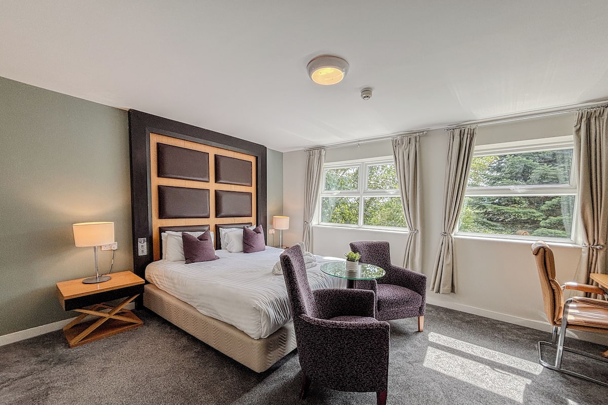 IVY Suite | 5 bedrooms, desk, free WiFi, bed sheets