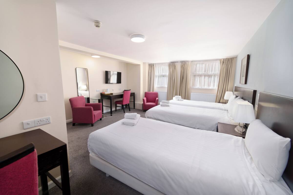 standard triple room, 3 single beds | 5 bedrooms, desk, free wifi, bed sheets