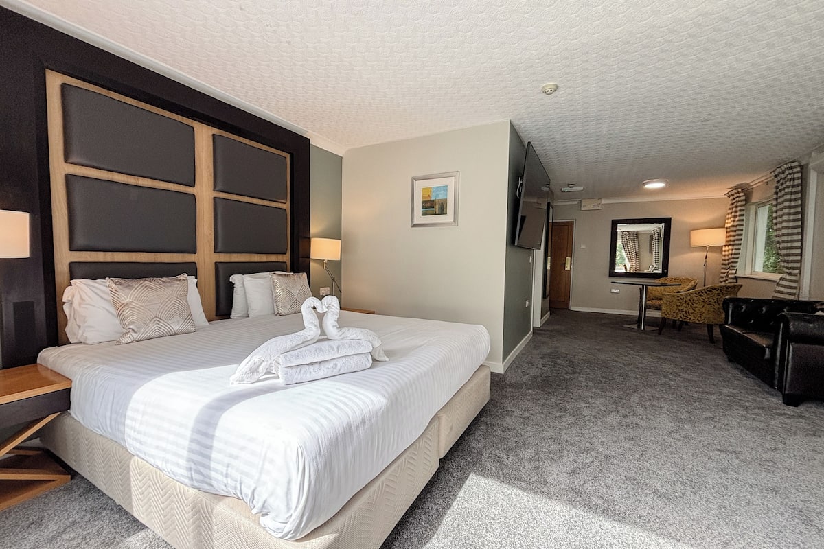 Suite Grand | Sala d'estar | Televisor de pantalla plana