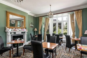 Free breakfast  - Ffarm Country House (Abergele)