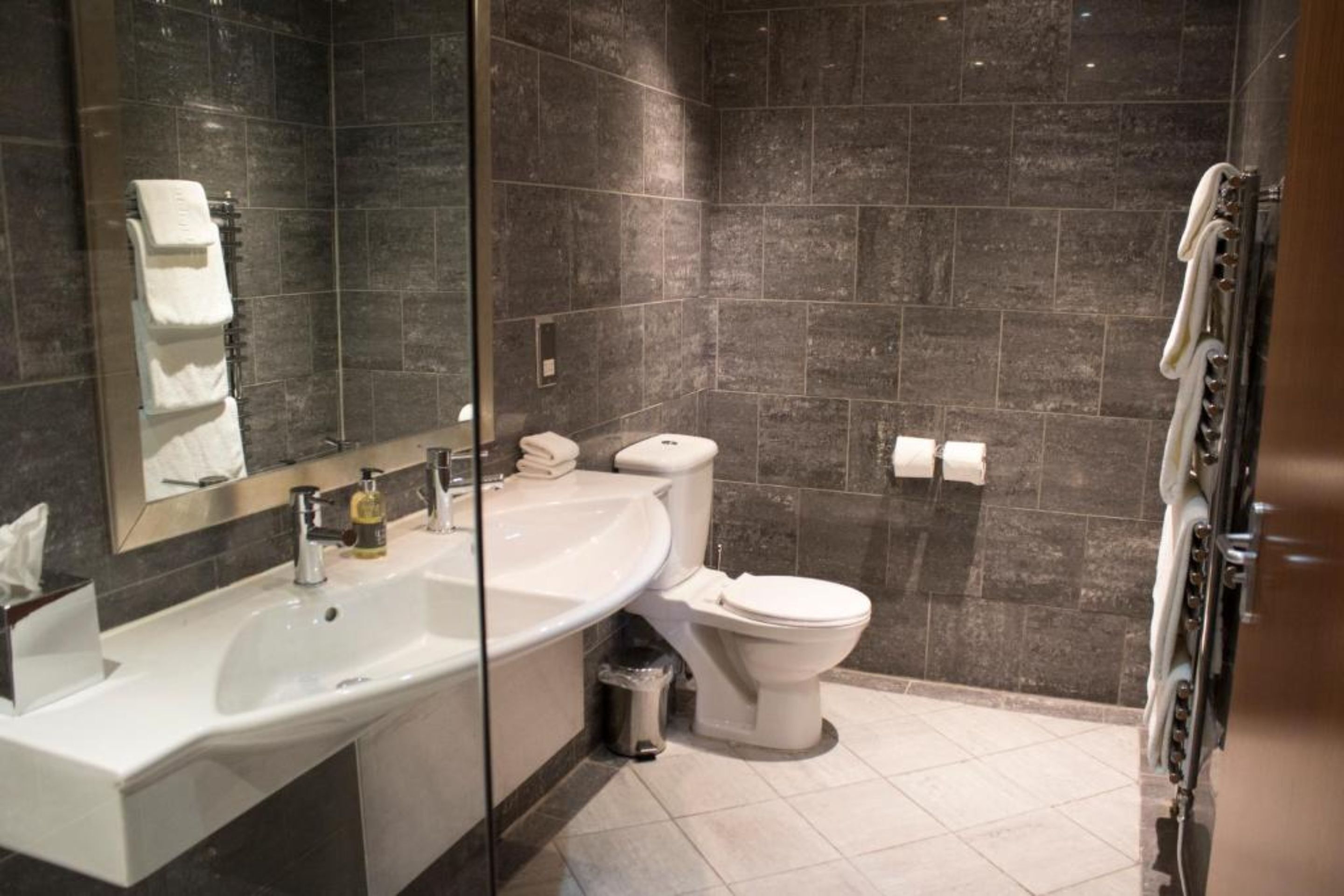 penthouse, 2 bedrooms | bathroom | free toiletries, hair dryer, towels
