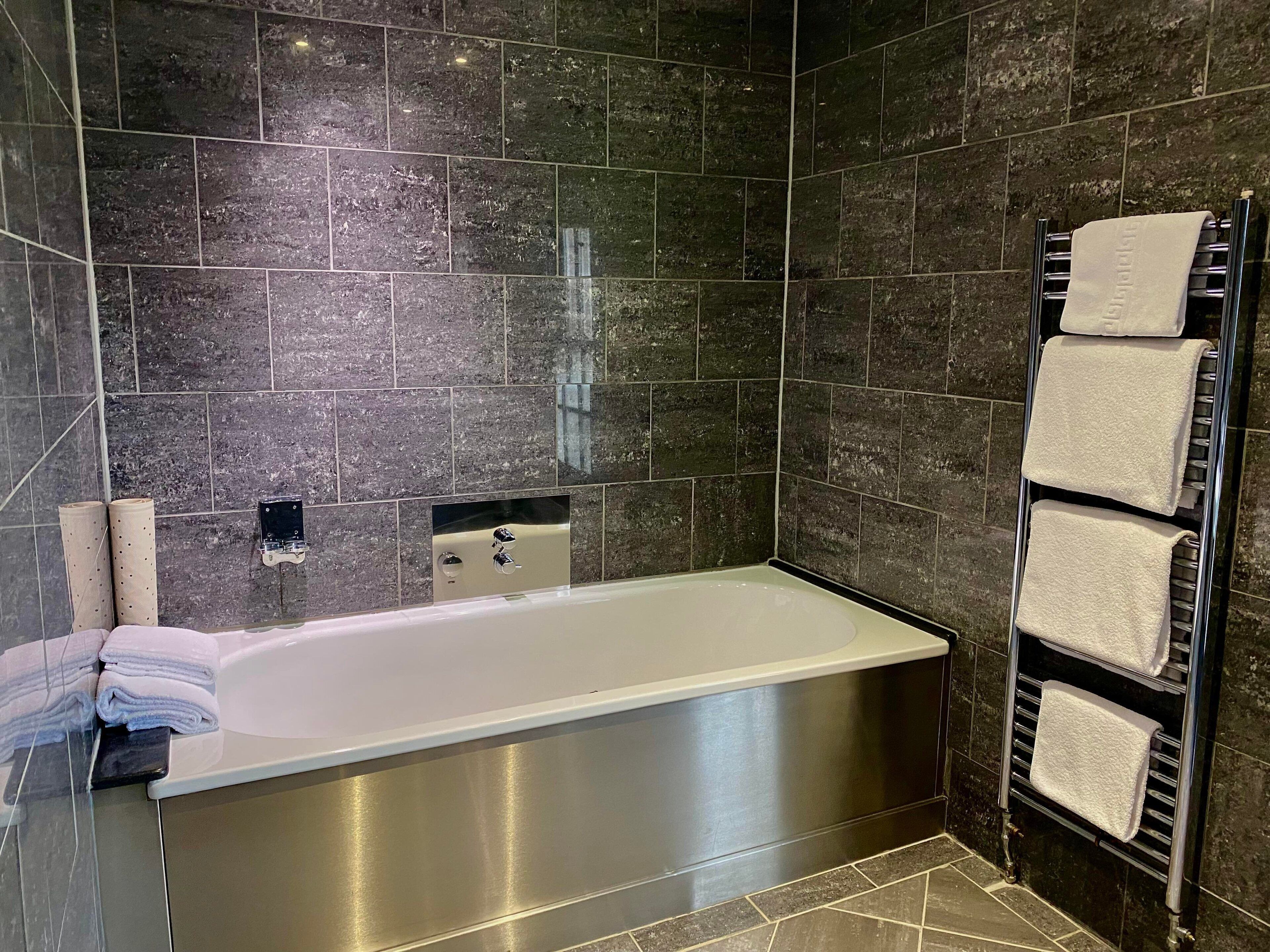 penthouse, 1 bedroom | bathroom | free toiletries, hair dryer, towels