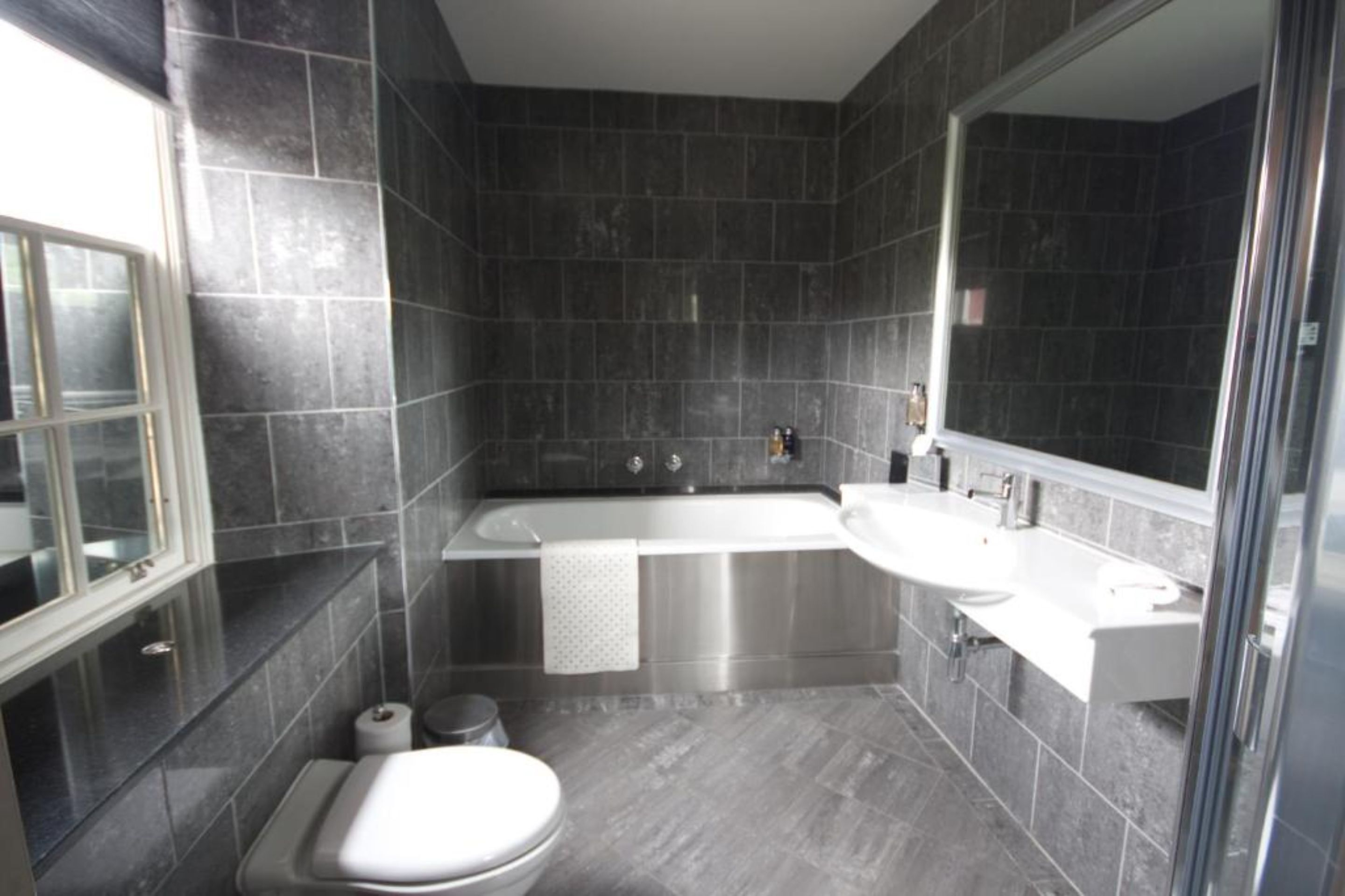 excellent rooms | bathroom | free toiletries, hair dryer, towels