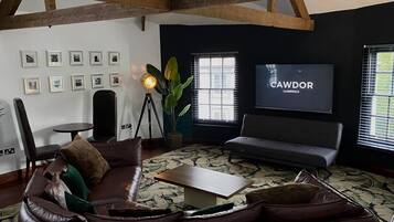 Loftsleilighet, 1 soverom | Oppholdsområde | Flatskjerm-TV