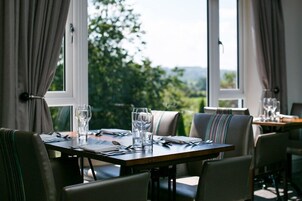 Breakfast, lunch, dinner served; local and international cuisine 