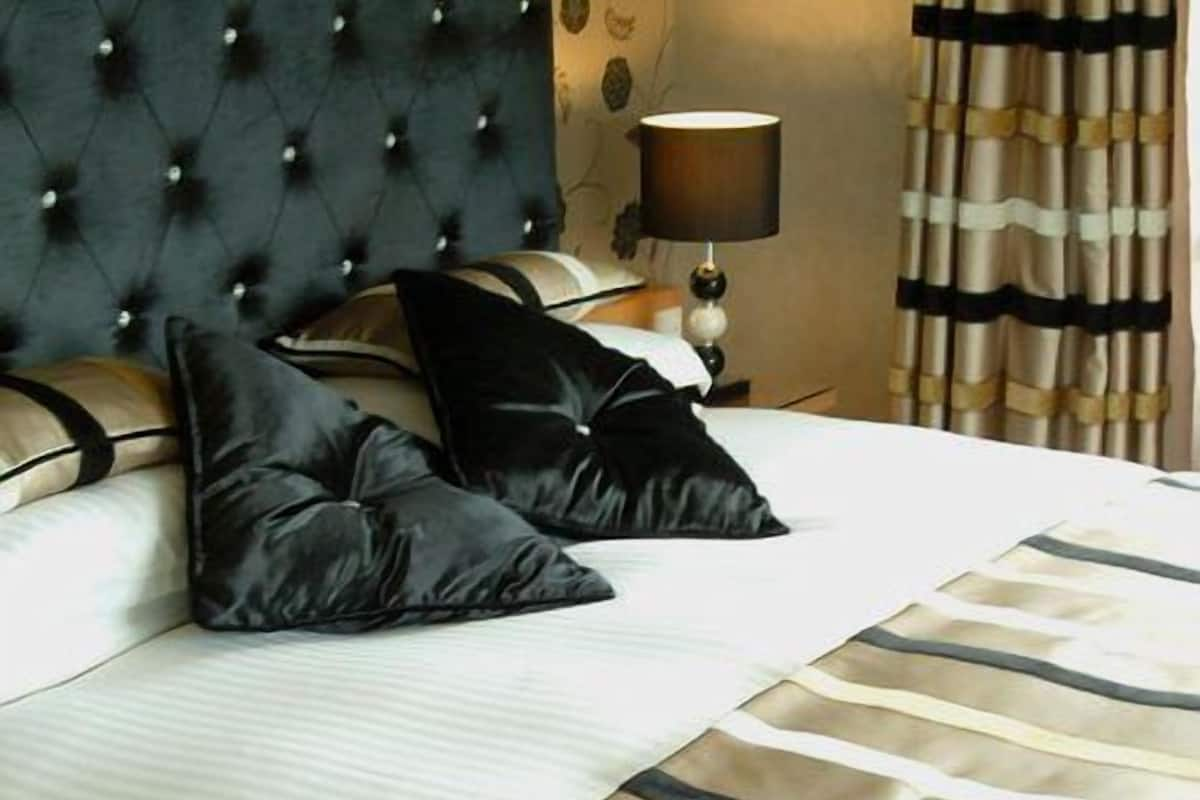 Executive Double Room | In-room safe, desk, iron/ironing board, rollaway beds