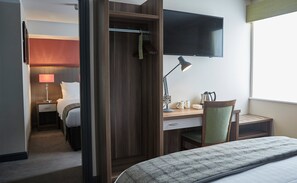 Desk, iron/ironing board, free WiFi, bed sheets - New Inn Hotel by Greene King Inns (Newport)