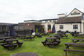 Garden - New Inn Hotel by Greene King Inns (Newport)