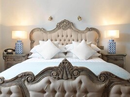 Ropa de cama de alta calidad y escritorio 
