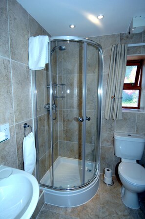 Standard Double Room | Bathroom - New Overlander Inn (Tenby)