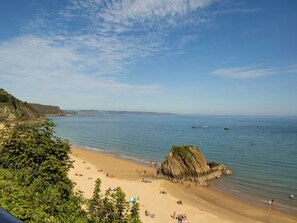 Beach nearby, white sand - The Albany Hotel (Tenby)