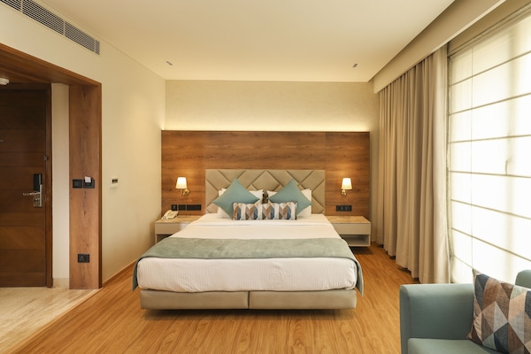 Deluxe Double Room | Premium bedding, minibar, in-room safe, desk