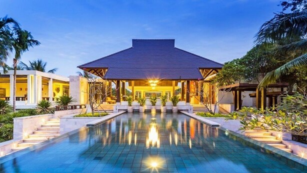 A modern hotel with a large pool, covered patio, and lush greenery. - Pattaya Sea Sand Sun Resort & Spa (Pattaya)