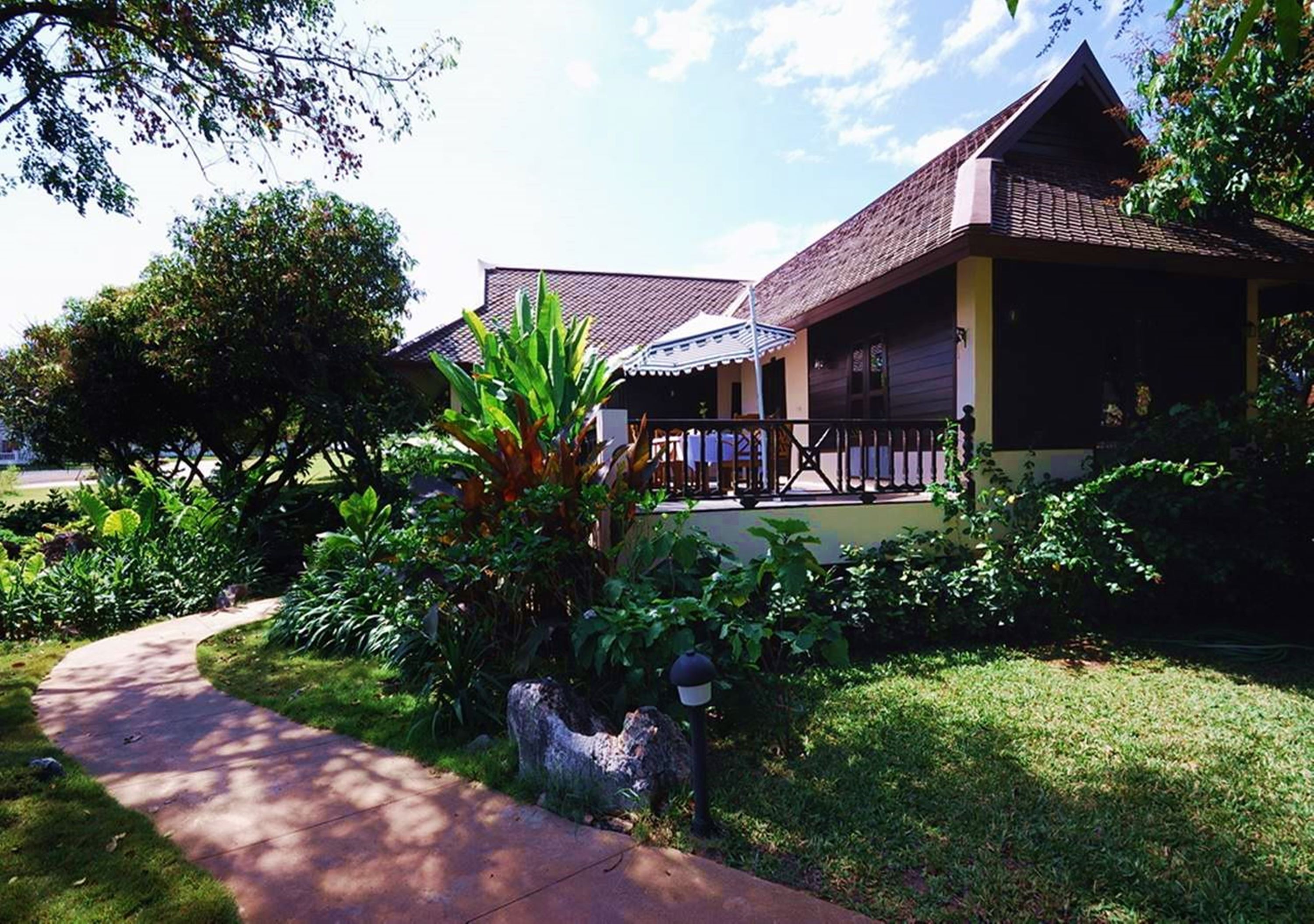 boutique villa  | garden view