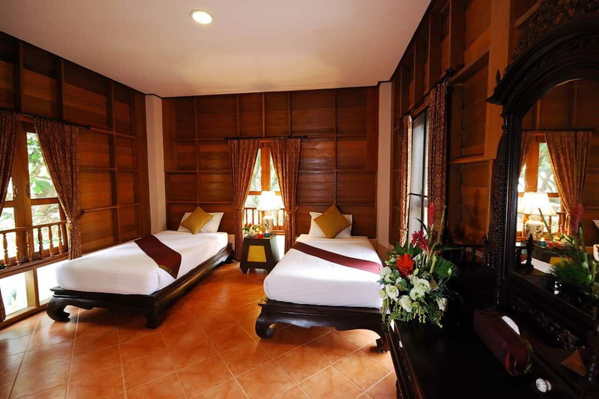 boutique villa  | hypo-allergenic bedding, in-room safe, individually decorated