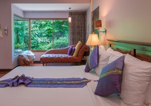 Habitación Deluxe con 1 cama matrimonial o 2 individuales | Ropa de cama hipoalergénica y caja de seguridad en la habitación 